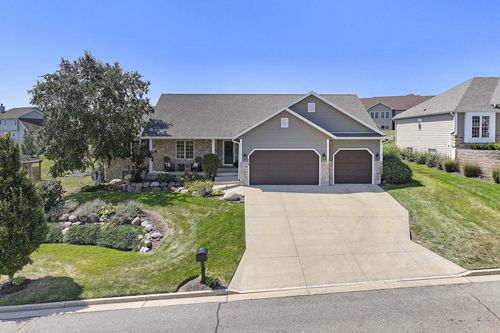 329 S Stone Ridge Drive, Lake Geneva, WI, 53147 | Card Image