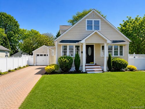305 Arnold Ave, West Babylon, NY, 11704-6919 | Card Image