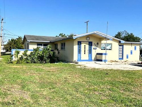 725 Se 1st St, Belle Glade, FL, 33430-4301 | Card Image