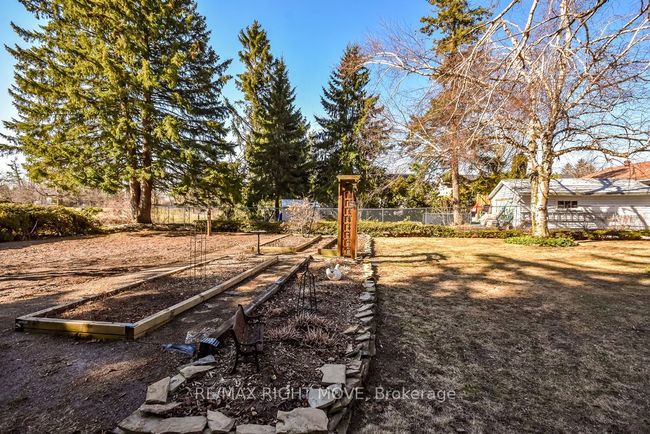 35 Fittons Rd E, House other with 3 bedrooms, 2 bathrooms and 4 parking in Orillia ON | Image 43