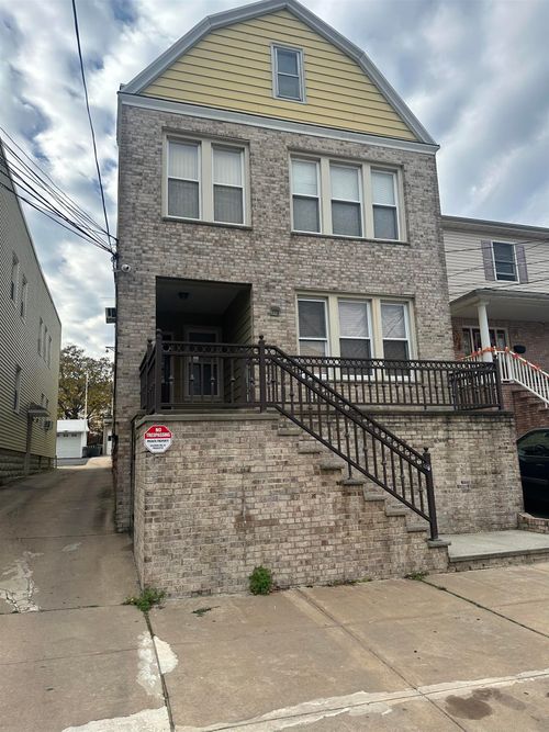 apt-2-172 W 25th St, Bayonne, NJ, 07002-1730 | Card Image