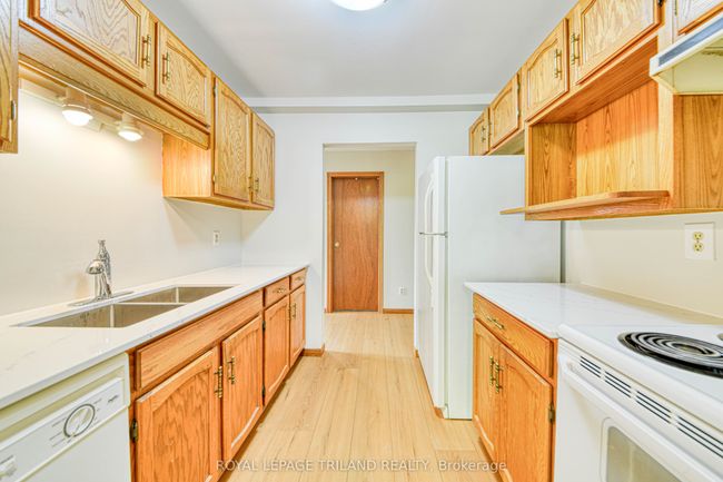 206 - 4 Albert St, Condo with 2 bedrooms, 2 bathrooms and 1 parking in Cambridge ON | Image 6