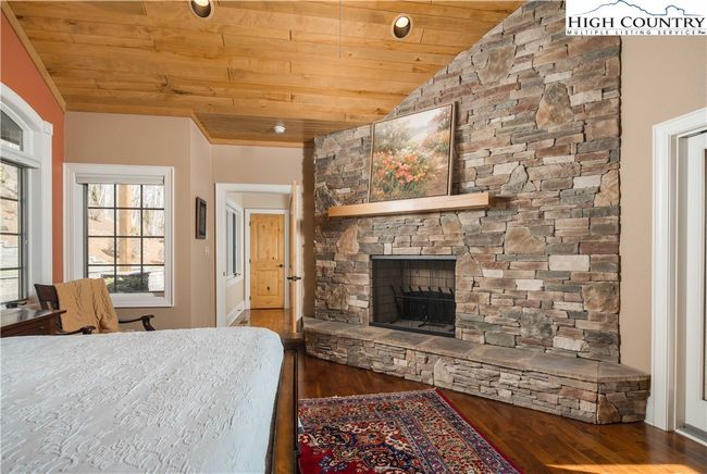 1902 Elk Creek Mountain Pkwy, House other with 4 bedrooms, 5 bathrooms and null parking in Todd NC | Image 20