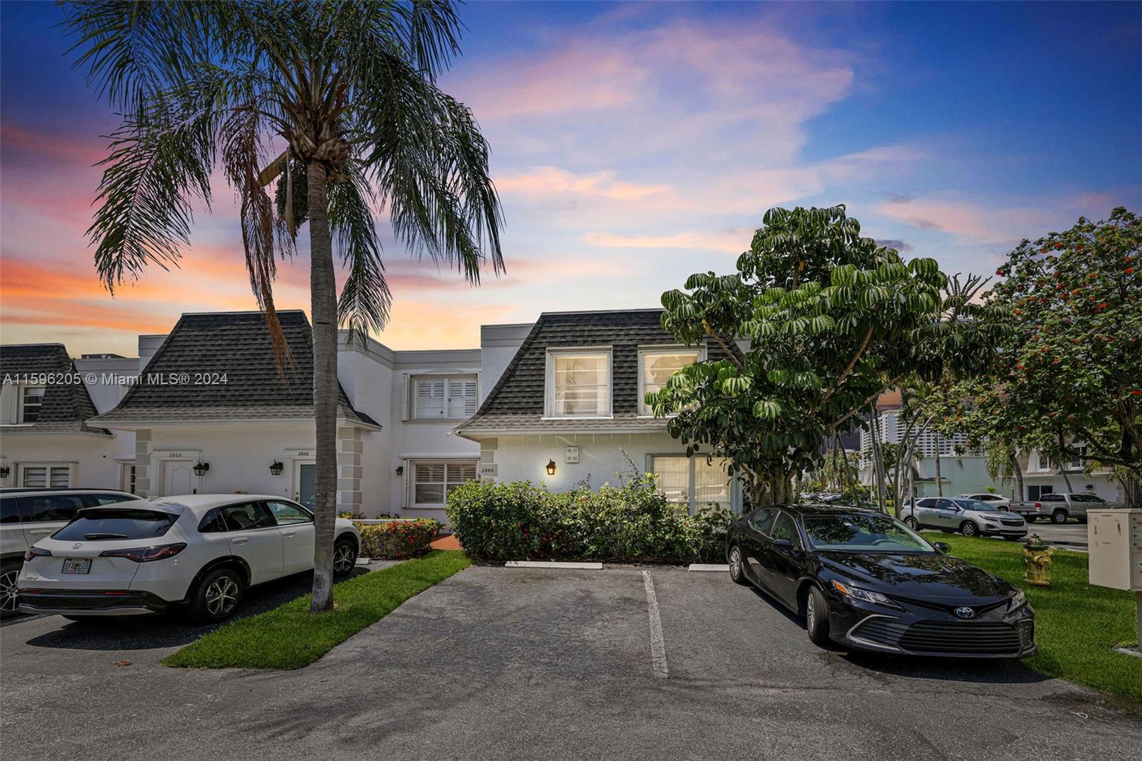 10th St, Hallandale Beach, FL 33009