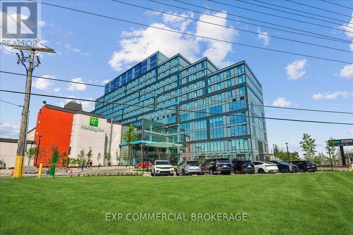 Commercial Sale in Toronto (West Humber-Clairville) 2
