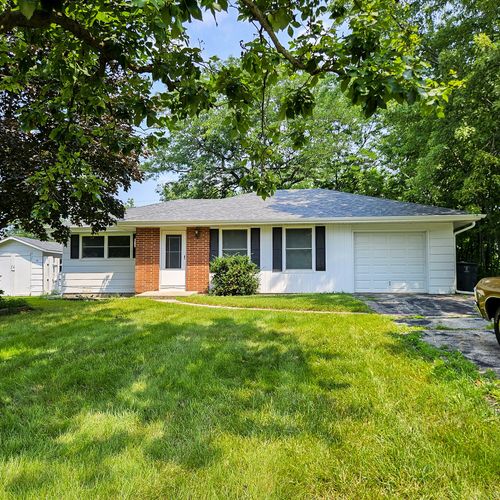 2308 E Sand Lake Rd, Lindenhurst, IL, 60046-7862 | Card Image