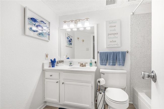 Bath room area. | Image 19