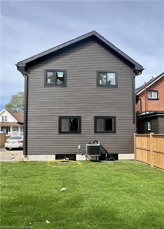 489 Colborne St, House other with 8 bedrooms, 2 bathrooms and 4 parking in Brantford ON | Image 7