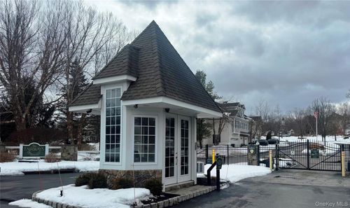 21-21 High Ridge Ln, Middletown, NY, 10940-2672 | Card Image