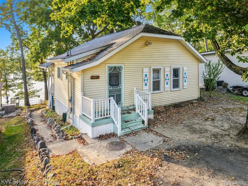 1259 Lakeshore Dr, Columbiaville, MI, 48421-9771 | Card Image