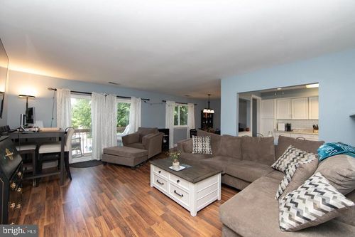 310-115 E Kings Hwy, MAPLE SHADE, NJ, 08052-3403 | Card Image