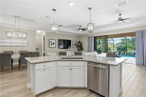 28091 Foxrock Ct, BONITA SPRINGS, FL, 34135-3123 | Card Image