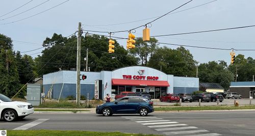 713 E 8th St, Traverse City, MI, 49686-2662 | Card Image