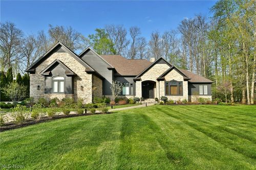 460 Club Dr, Aurora, OH, 44202-8563 | Card Image