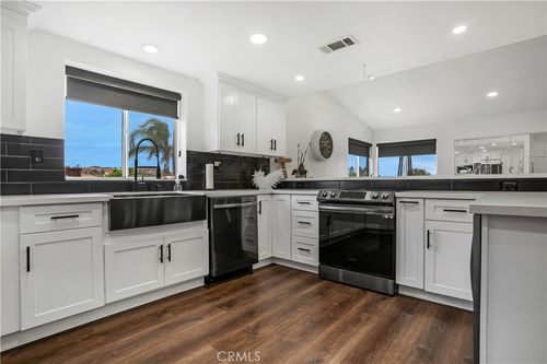 30446 S Fork Dr, Canyon Lake, CA, 92587-7712 | Card Image