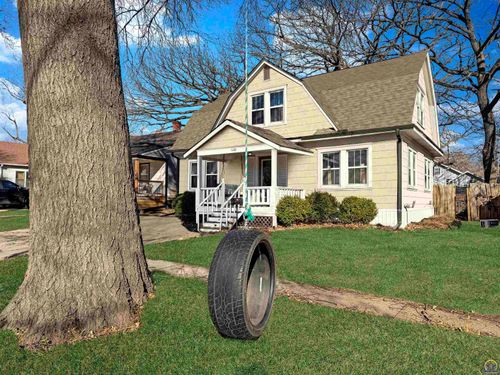 1020 Walnut St, Emporia, KS, 66801-2652 | Card Image