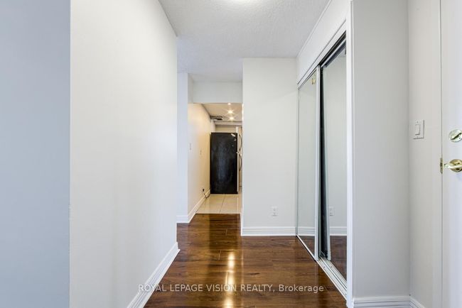 404 - 145 Hillcrest Ave, Condo with 3 bedrooms, 2 bathrooms and null parking in Mississauga ON | Image 5