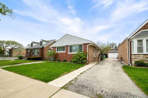 9636 S Troy Ave, Evergreen Park, IL, 60805-3140 | Card Image