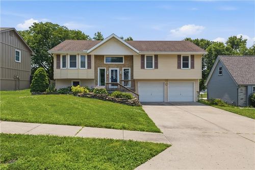 7309 Erika Ct, Pleasant Valley, MO, 64068-9009 | Card Image