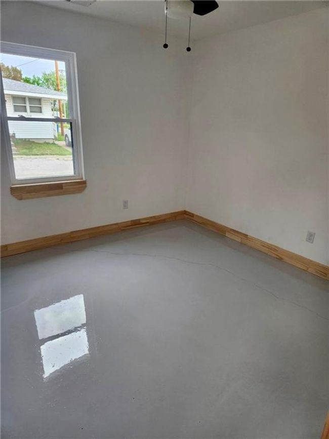 705 Pleasant St, Home with 0 bedrooms, 0 bathrooms and 4 parking in Odessa MO | Image 9
