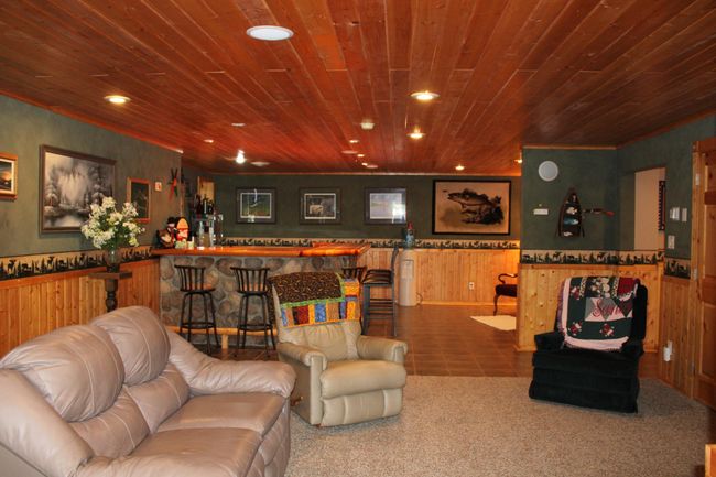 Open area for entertaining with bar! | Image 72