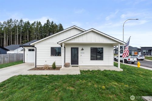 2011 Apple Road, Winlock, WA, 98596 | Card Image