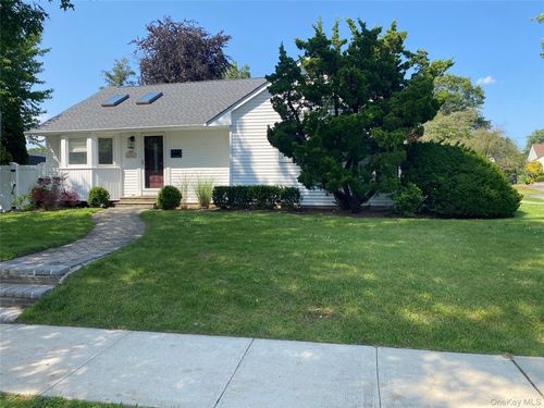 5 Cheshire Ave, Syosset, NY, 11791-5010 | Card Image