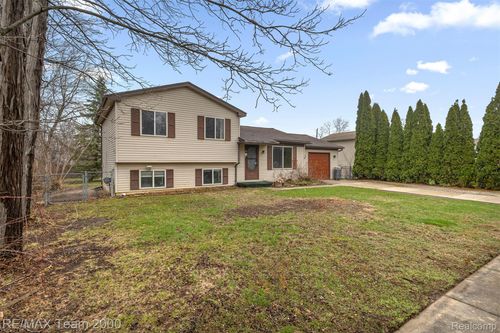 2714 Hallman Ave, Waterford, MI, 48328-2731 | Card Image