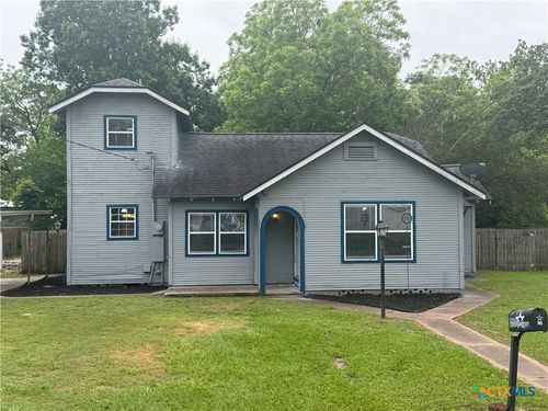 105 W Brackenridge St, Edna, TX, 77957-3602 | Card Image