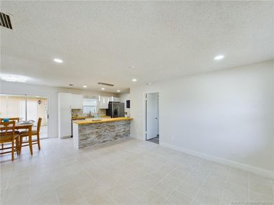 329 14th Place Sw, House other with 2 bedrooms, 2 bathrooms and 1 parking in Vero Beach FL | Image 2