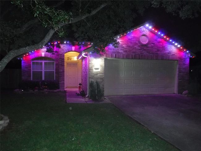 1409 Barras St, House other with 3 bedrooms, 2 bathrooms and 2 parking in Alvin TX | Image 19