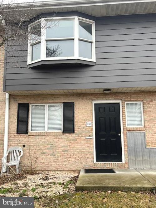 241 Rowe Ave, GREENCASTLE, PA, 17225-1159 | Card Image