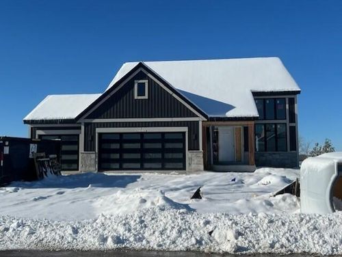 W251N2385 Valleyview Circle, Pewaukee, WI, 53072 | Card Image