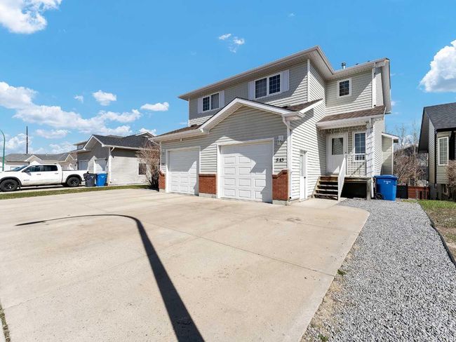 543 Stark Way Se, Home with 4 bedrooms, 3 bathrooms and 2 parking in Medicine Hat AB | Image 1