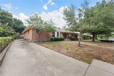 5220 Lake Charles Drive, House other with 4 bedrooms, 2 bathrooms and 2 parking in Waco TX | Image 2