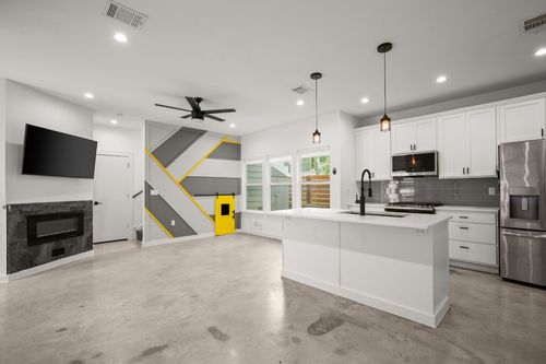 apt-102-1144 Gunter St, Austin, TX, 78721-2482 | Card Image