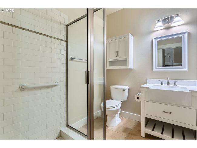 Bathroom-Lower | Image 28