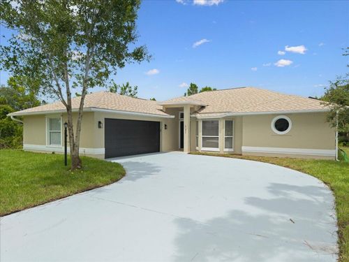 121 Miller Dr, Sebastian, FL, 32958-6944 | Card Image