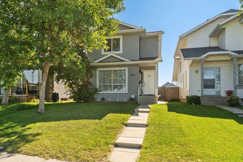 815 Erin Woods Dr Se, Calgary, AB, T2B3E7 | Card Image