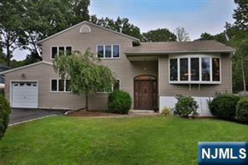 9 Gibbs Rd, Dumont, NJ, 07628-1012 | Card Image