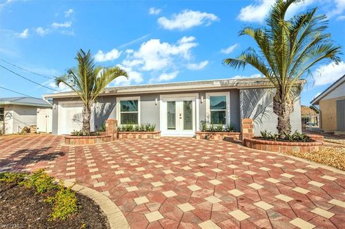 127 Albatross St, FORT MYERS BEACH, FL, 33931-4501 | Card Image