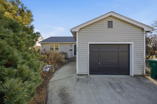 15 Hyde Ave, Chicopee, MA, 01020-1731 | Card Image