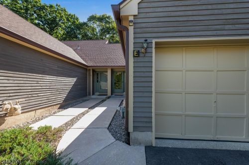 e-8 New Bedford Rd, West Milford, NJ, 07480-1267 | Card Image