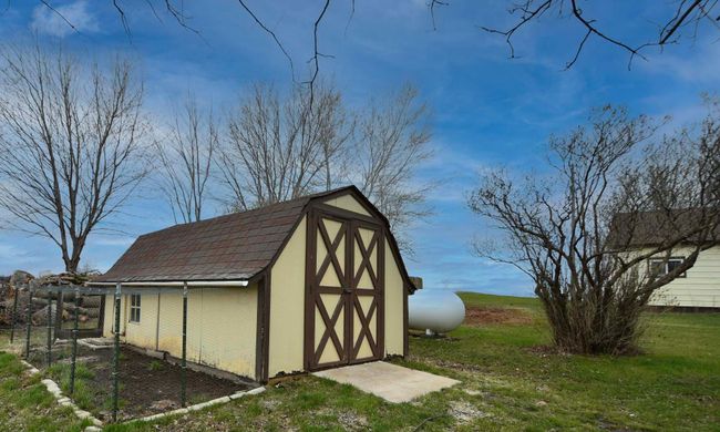storage shed/chicken coop | Image 49