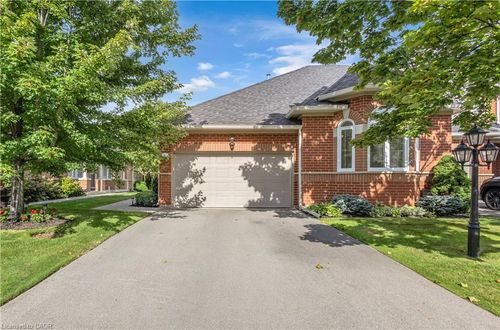 4-2175 Country Club Dr, Burlington, ON, L7M4H9 | Card Image