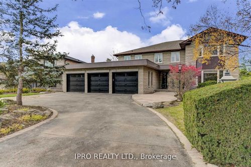 150 Firglen Ridge, Woodbridge, ON, L4L1N4 | Card Image