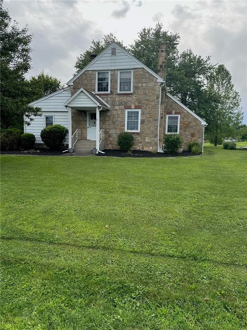 423 Penncraft 04 Cir, Luzerne Twp, PA, 15433 | Card Image
