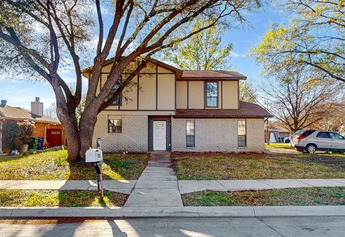 702 Middle Glen Dr, Garland, TX, 75043-2653 | Card Image