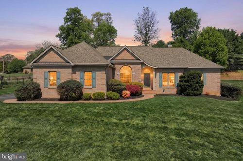 2246 Spangler Cir, York, PA, 17406-9794 | Card Image