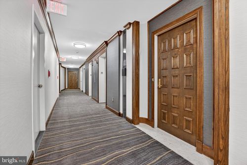apt-1001s-1300 Crystal Dr, ARLINGTON, VA, 22202-3256 | Card Image